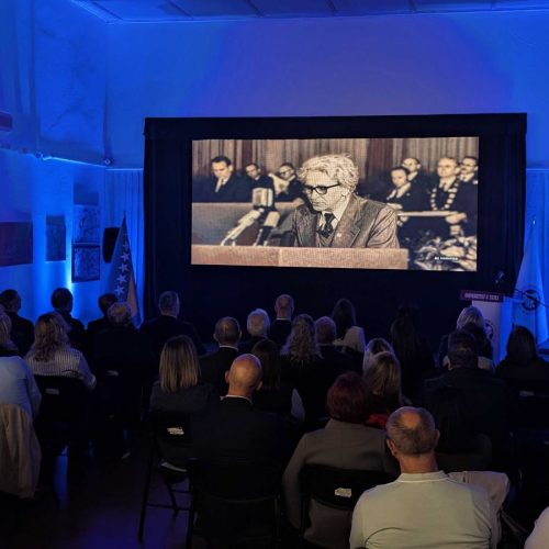 Premijera filma o 50 godina Univerziteta u Tuzli u Ateljeu Ismeta Mujezinovića