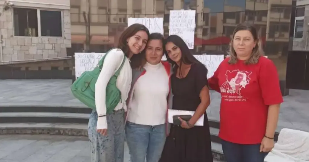 Nakon što je Amela započela štrajk glađu, oglasili se iz Centra za socijalni rad Bihać, ali i iz udruženja „Glas žene“