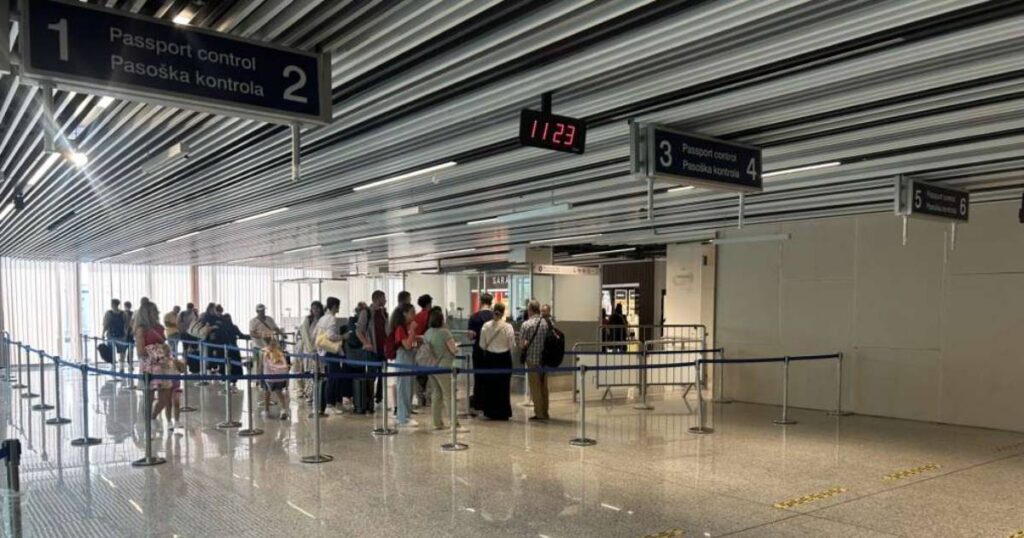E-gate uskoro na aerodromima u BiH: Elektronska kontrola pasoša smanjit će gužve