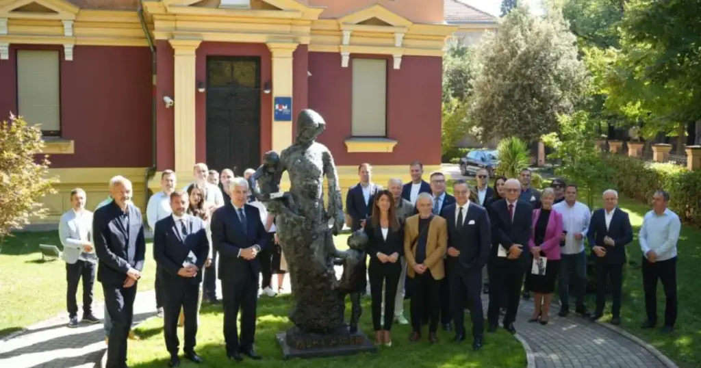 Ispred Rektorata mostarskog sveučilišta otkrivena skulptura “Alma mater”