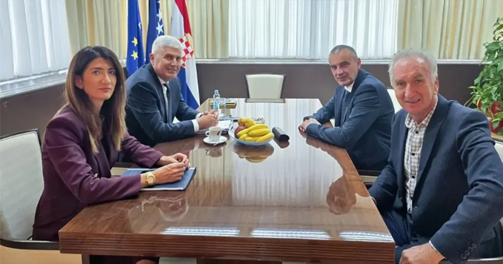 Čović se sastao sa predstavnicima SDS-a, a nakon toga i sa Nikšićem. Objavio je o čemu su razgovarali