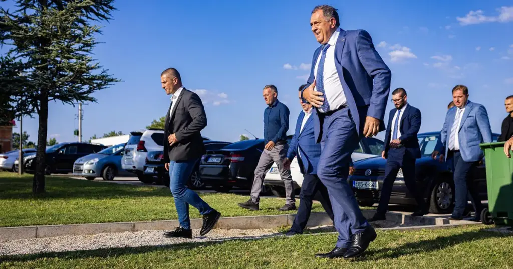 Većina imovine koja je povezana sa Dodikom i njegovom porodicom se vodi na drugim licima