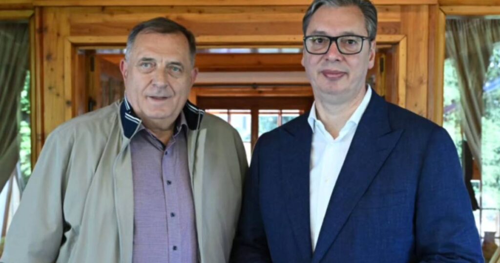 Srbija na nogama, hiljade na ulicama, a Vučić ponovo primio Dodika