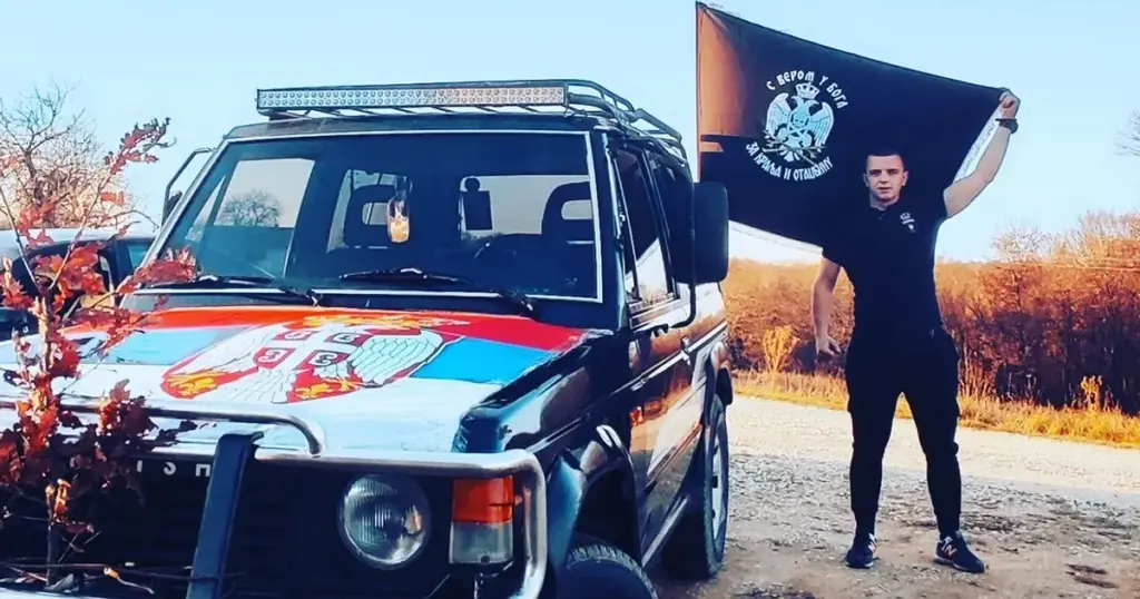 Osuđen Drago Tendžerić, pokraj grobnice dizao tri prsta i pokazivao tetovaže četničkih vojvoda