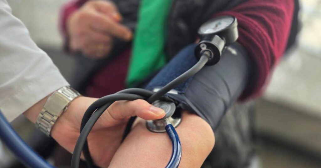 Kardiolozi savjetuju: Ako imate preko 60 godina, izbjegavajte ove grickalice