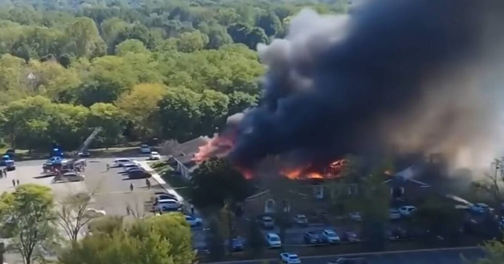 Jedna osoba poginula, devetoro ranjeno u pucnjavi u crkvi u SAD. Izbio i požar