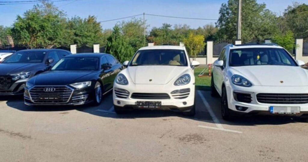Akcija “Firma”: Oduzeti 300.000 KM, pištolji i skupocjena vozila, uhapšeno osam osoba