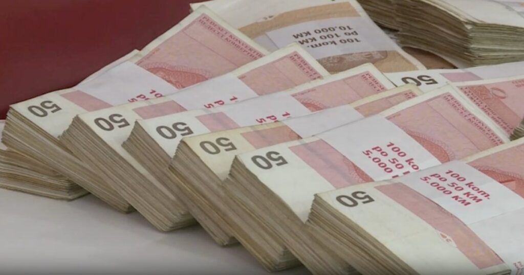 Bankar Adnan ukrao više od 54.000 maraka, mislio je da ima “genijalan plan” ali mu nije uspio