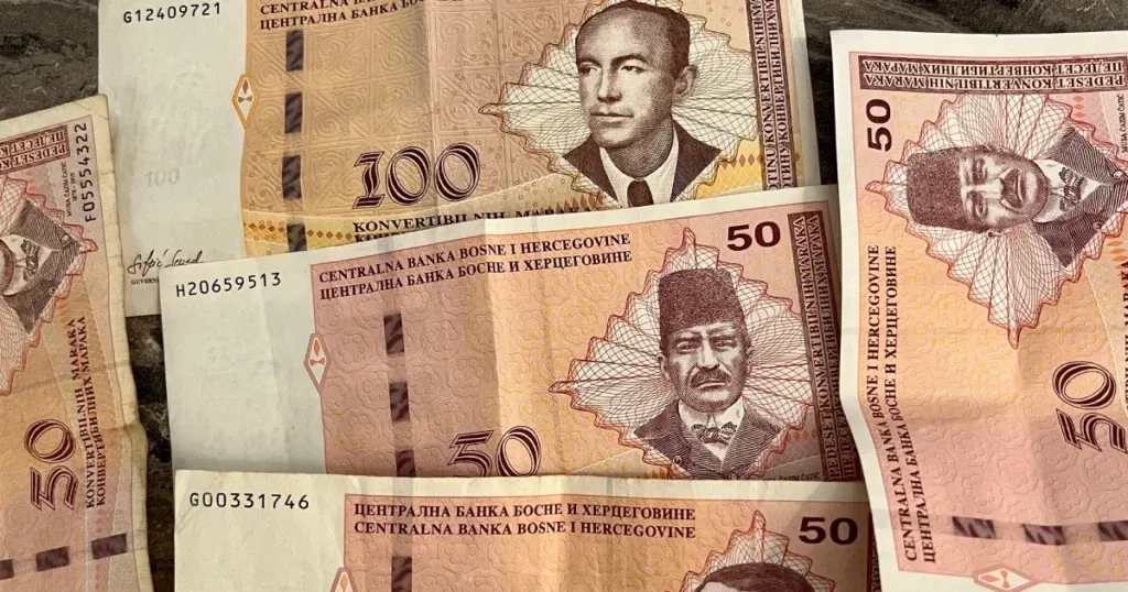 Prosječna plata u BiH narasla na 1.601 KM,  u trgovinama na 1.313 KM