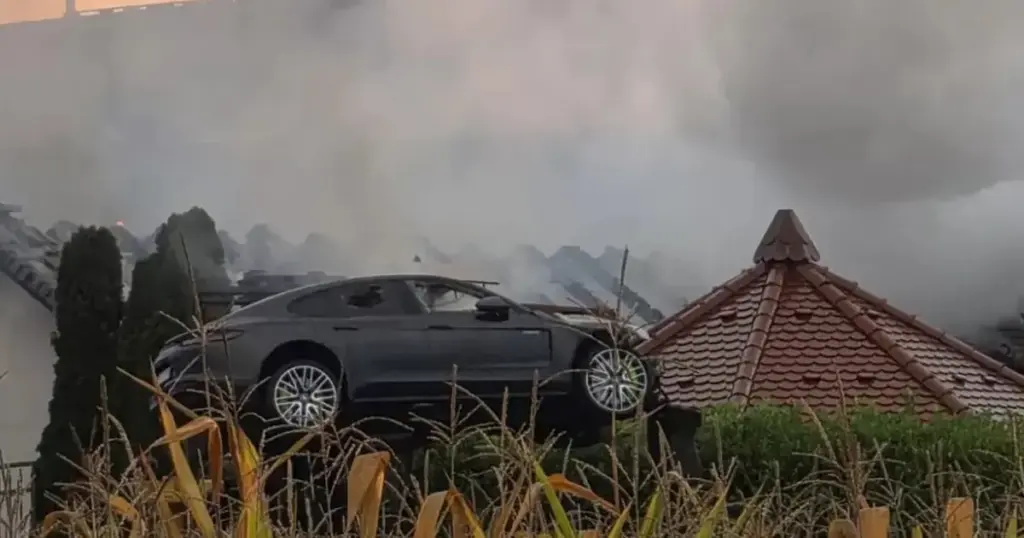 U garaži u vlasništvu lokalne kompanije izgorjeli skupocjeni automobili