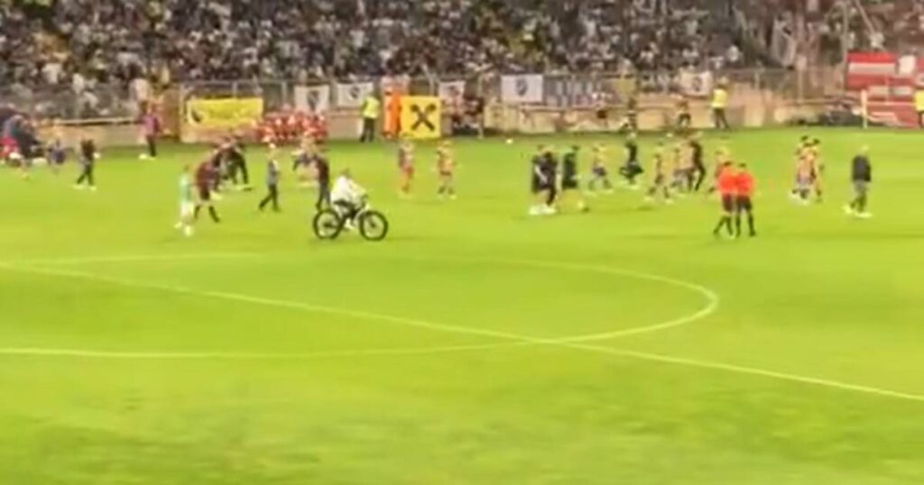 Rangnick na Bilinom polju vozio električno biciklo: “Pa kad već nije moglo golf vozilo”
