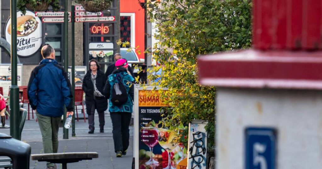 Nova obećana zemlja za Balkance: Prosječna plata 4.500 eura, građani treći najsretniji na svijetu