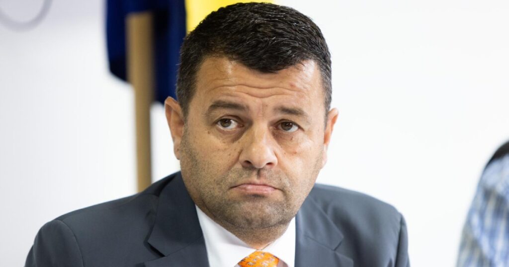 Ministar za ljudska prava BiH poziva nadležne u RS da u škole vrate predmet o demokratiji