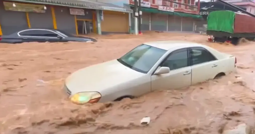 Obilne kiše im padaju čak od juna: Pogodile ih velike poplave, broj mrtvih narastao na sedam