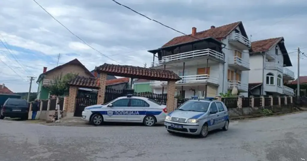 Kćerka pronašla ubijene roditelje u kući, policija traga za njihovim unukom. Poznati su identiteti