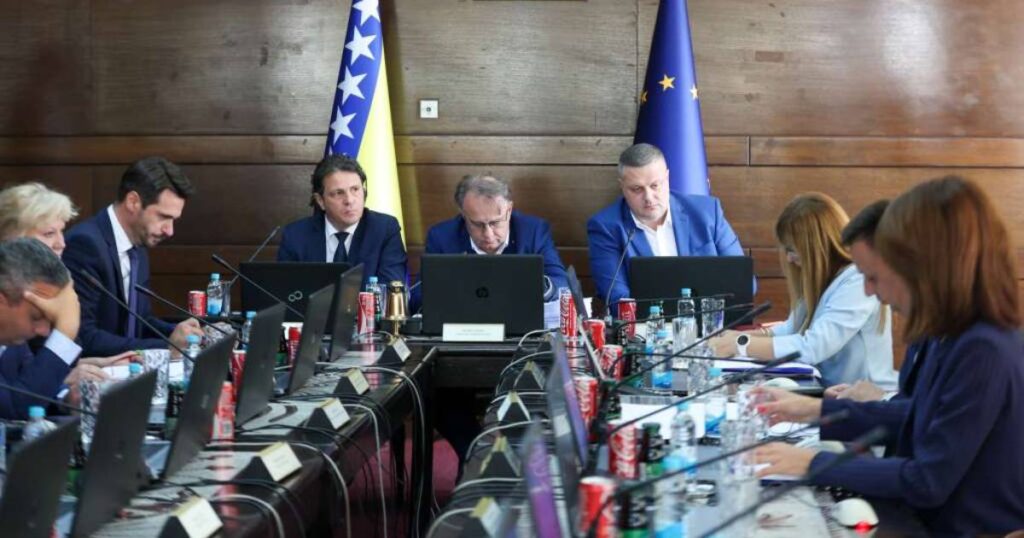 Neradna nedjelja: Vlada FBiH će gazdama malih prodavnica ponuditi mogućnost da rade, ali…