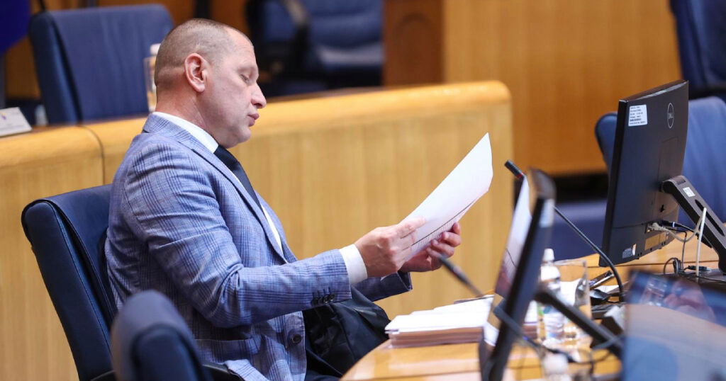 Miletić upozorava: Prekidi sjednica su protivustavni, evropski zakoni su ignorisani