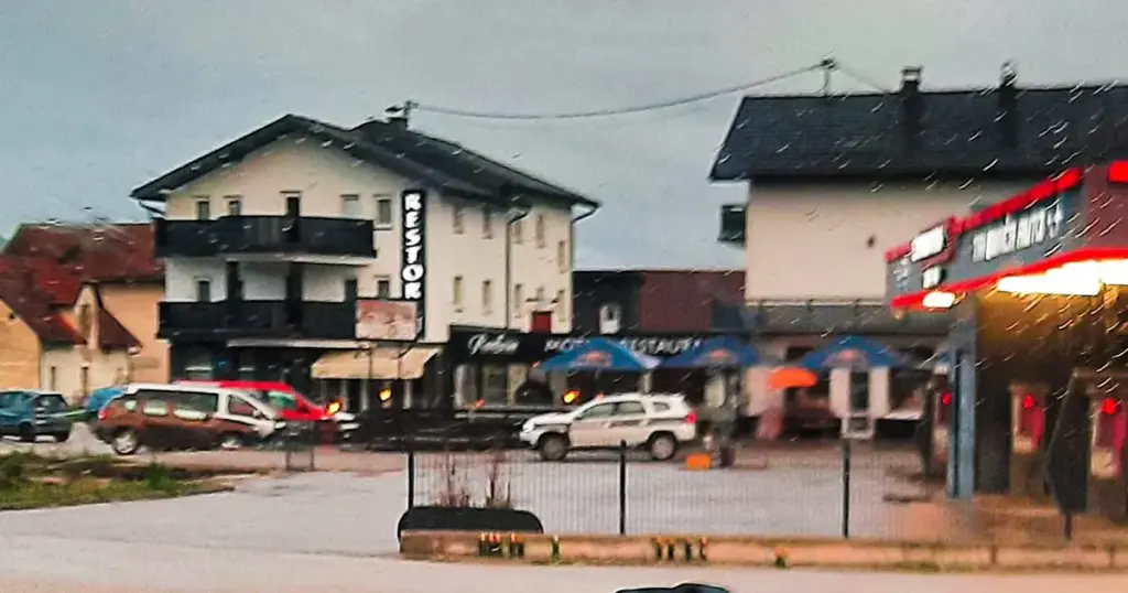 Otac ranio sina i policajca, pa pucao u sebe