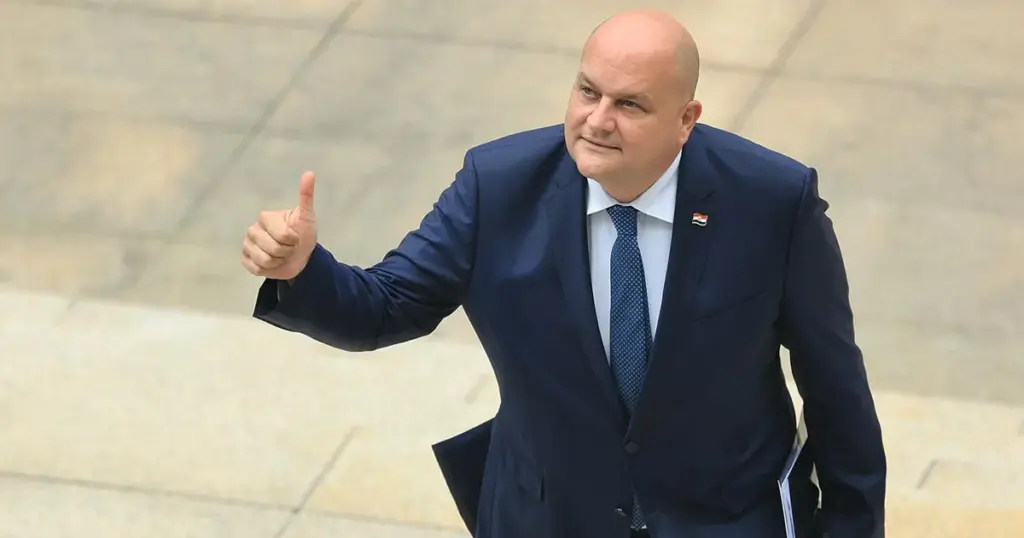 Hrvatski ministar:  Hrvatska spremna kupiti Naftnu industriju Srbije. To je dobro i za BiH