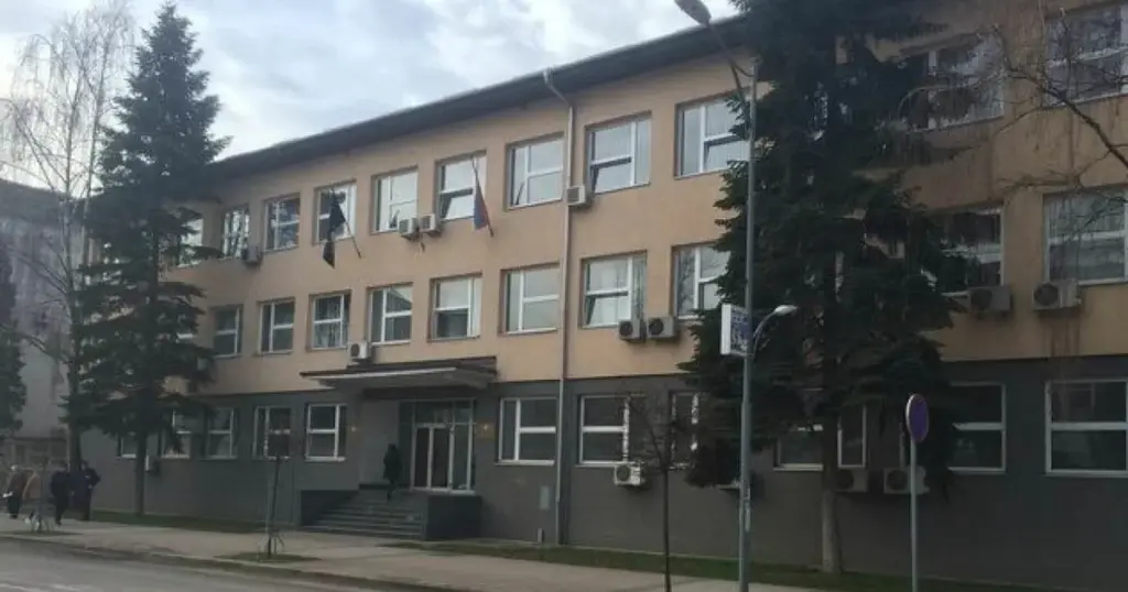 Uz prijetnju sjekirom i nožem oteli 635 KM sa pumpe, Milan dobio pet godina zatvora