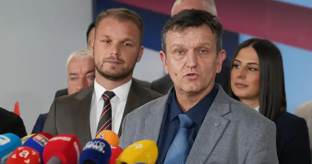 Blanuša: Ovo je veleizdaja! Režim rasprodaje RS zarad interesa oca i njegovog nasljednika