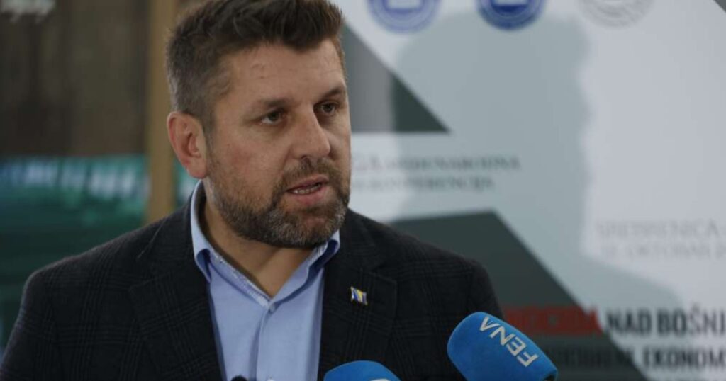 Ćamil Duraković traži ocjenu ustavnosti smjene Dodika i imenovanja Trišić Babić