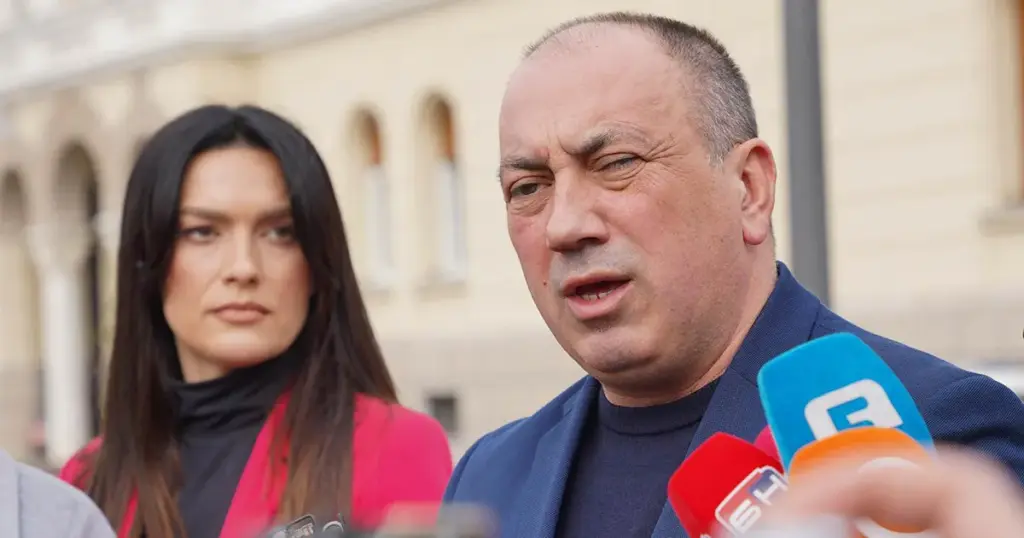 Crnadak naveo pet znakova koji pokazuju krah SNSD-a: Nakon poteza Amerike povratka više nema