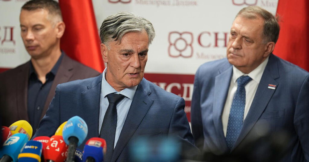 SNSD u panici zbog gubitka podrške naroda: “Karan je izabran da bude žrtvovan”