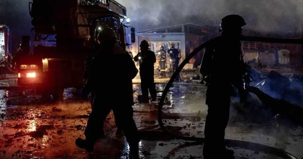 Rusi izveli žestok noćni napad na Kijev. Ubijena jedna osoba, ranjeno najmanje deset