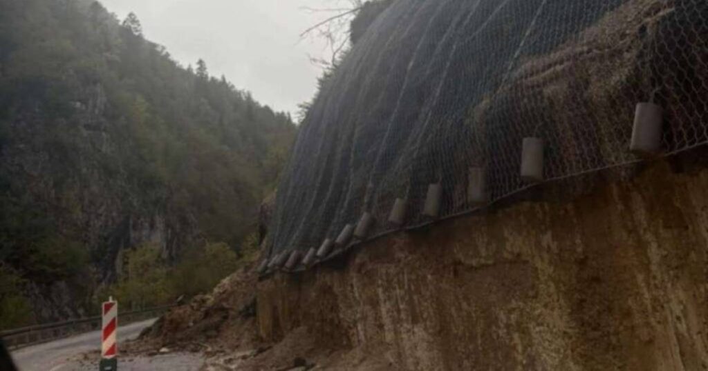 Narednih mjesec dana obustave saobraćaja na putu Foča-Sarajevo, trajaće do 45 minuta