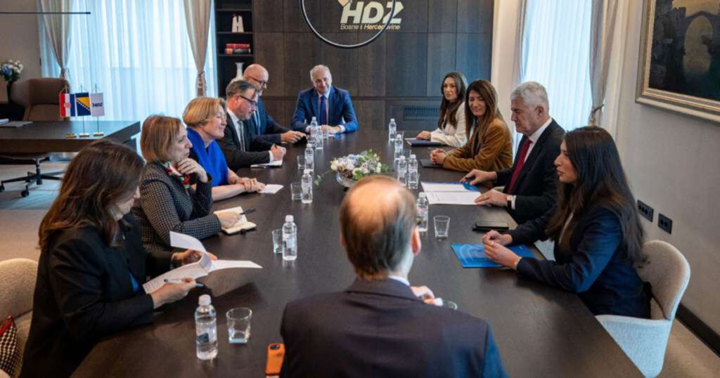 Čović s ambasadorima„Skupine prijatelja“: Pitanje državne imovine prioritetno pitanje