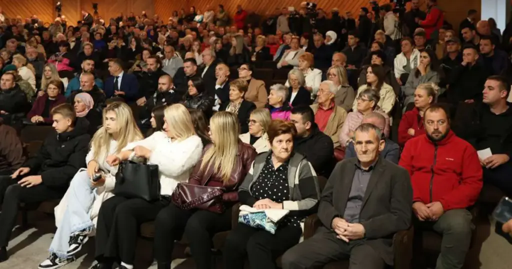 Jablaničani se prisjećaju sugrađana stradalih u poplavama: Pet porodica je još u kontejnerskim naseljima