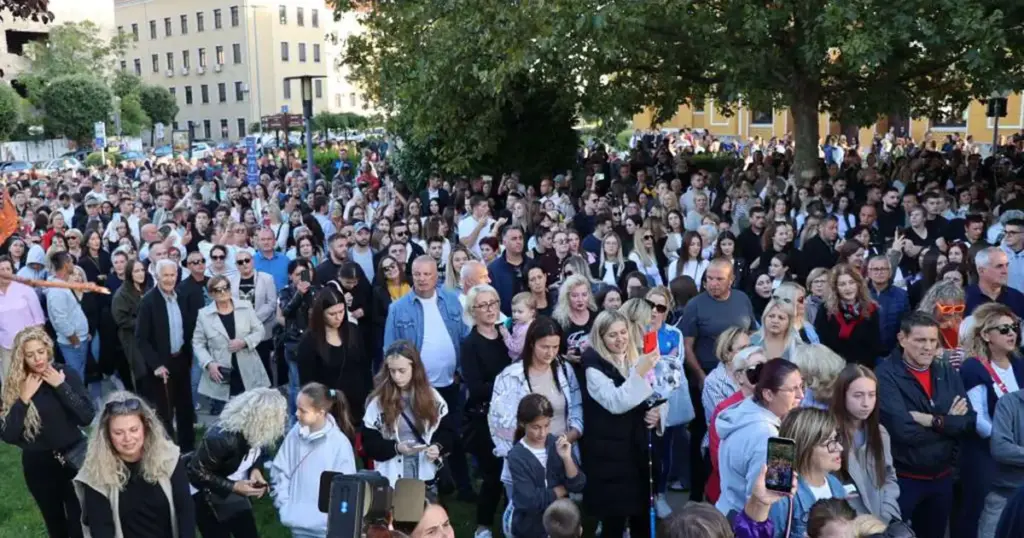 Mostarci se oprostili od Halida Bešlića
