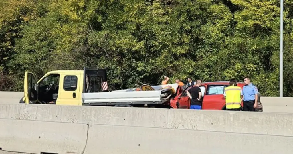 Privrednik poginuo na brzoj cesti, udario u teretno vozilo