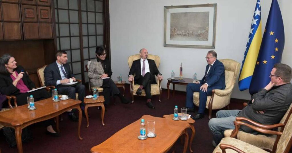 Nikšić s Ginkelom: Prevazići političke krize i fokusirati se na ekonomska pitanja