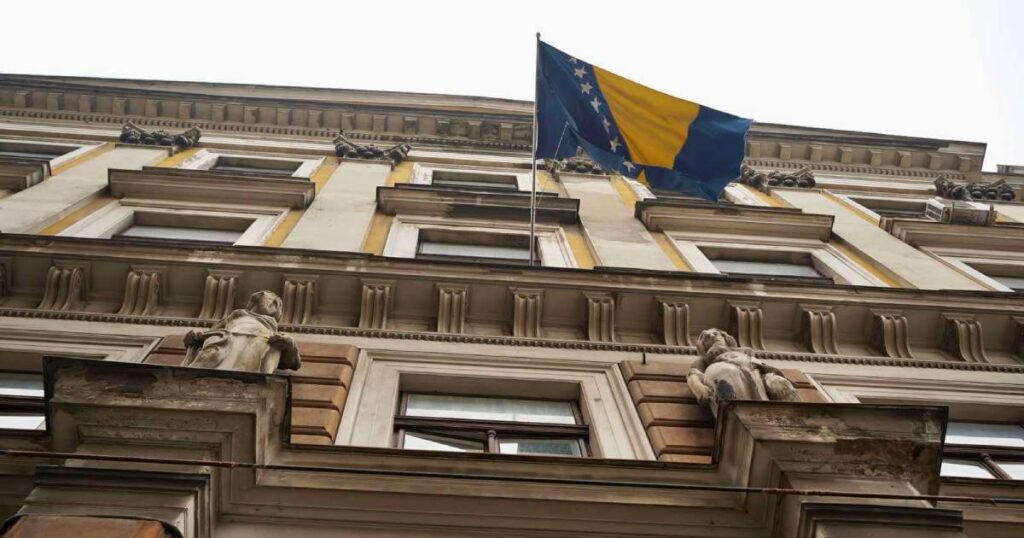 Policajcu Adnanu Duhoviću određen pritvor zbog uzimanja mita, Nerminu Džindi mjere zabrane