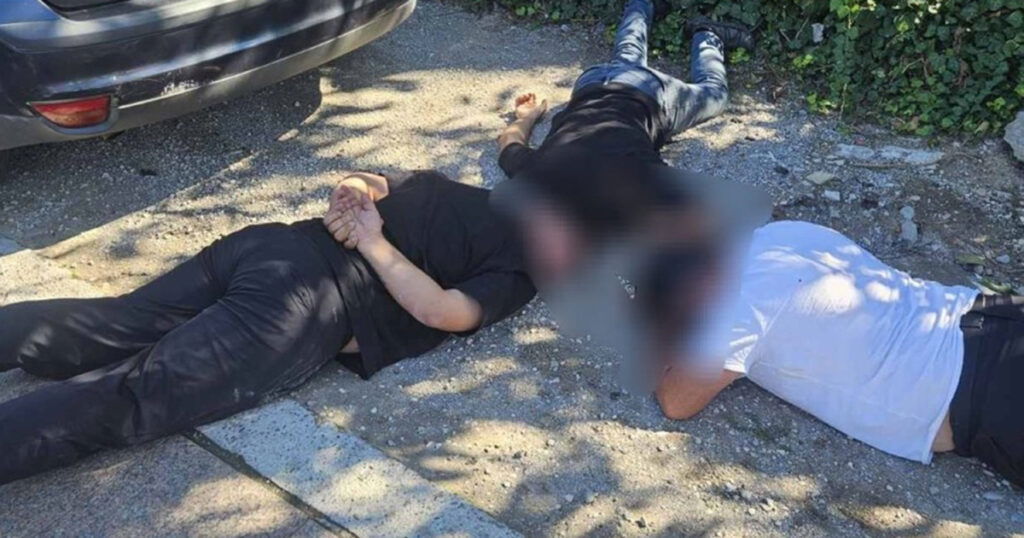 Filmski prizori: Policija jurila, stigla i uhapsila više osobe. Sumnja se da su pokušali otmicu