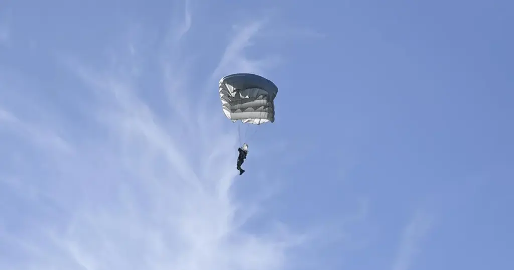 Tokom rutinske vježbe u Srbiji poginuo padobranac, imao je 22 godine