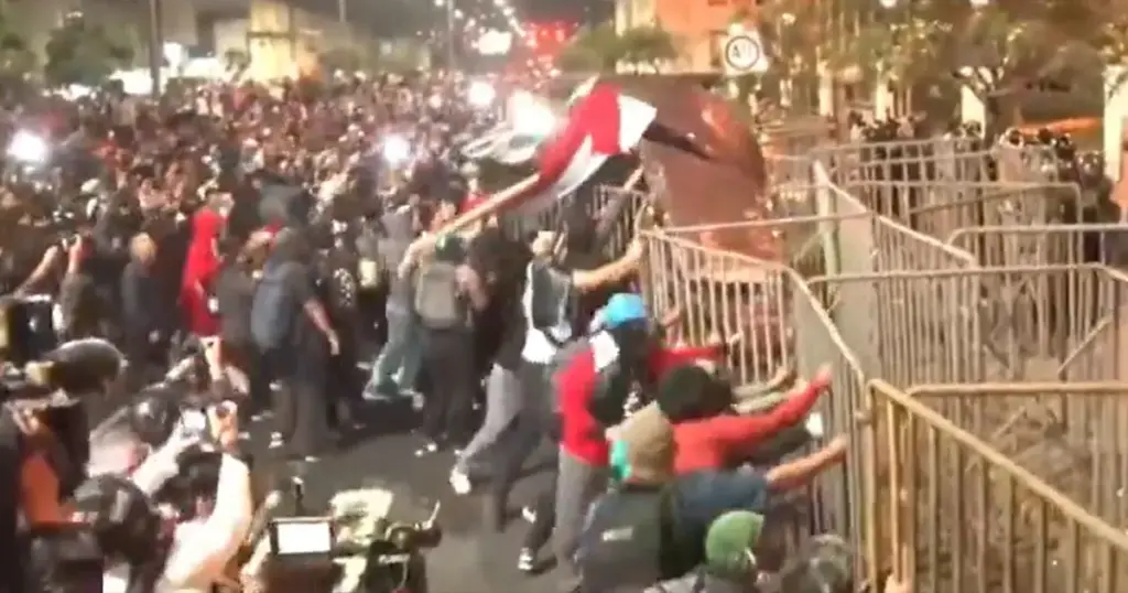 Veliki protesti protiv korupcije i kriminala u Peruu. U Limi proglašeno vanredno stanje