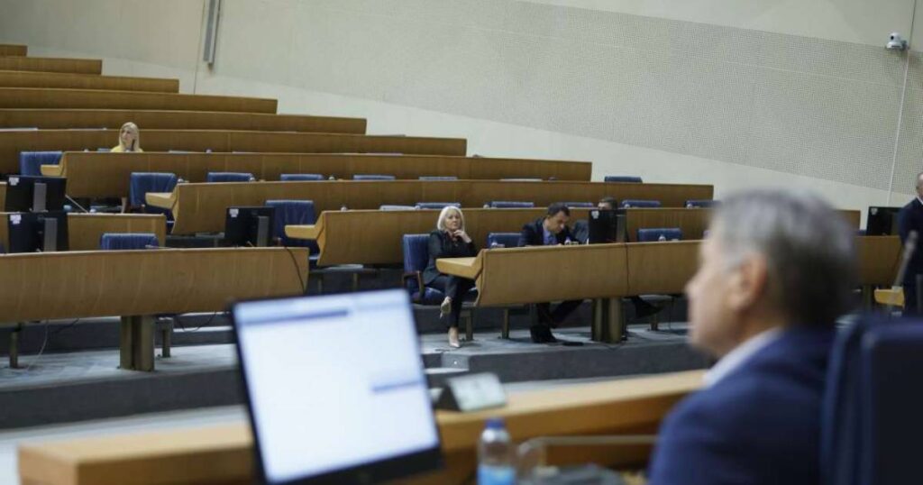 Trojka: Hoće li poslanici SNSD sada početi misliti svojom glavom?