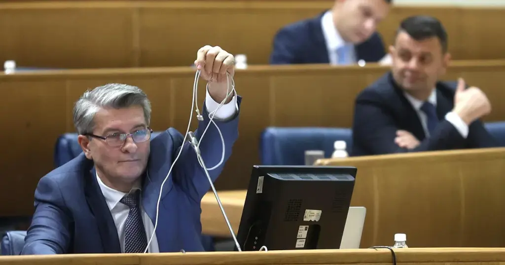 Radikalan potez Sekretarijata Parlamenta BiH prema Šemsudinu Mehmedoviću