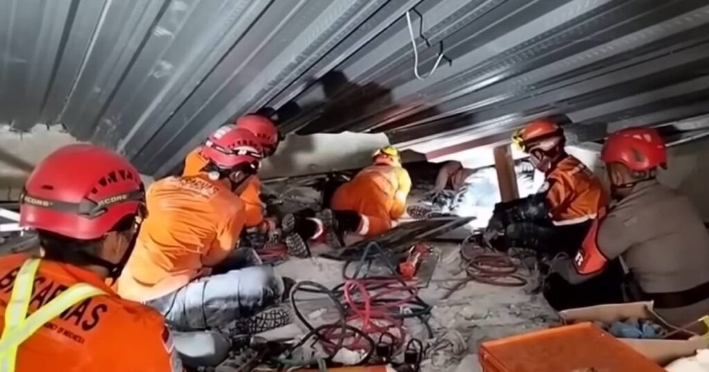 Sumnja se da je 91 osoba zarobljena pod ruševinama škole u Indoneziji