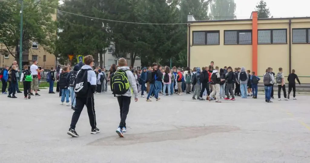 Šetnja za bolje obrazovanje: Ministarstvo u Sarajevu derogira obrazovni sistem