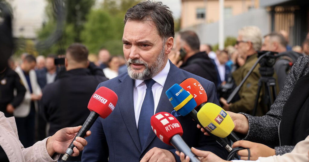 “Podmukli igrokaz”: Košarac tvrdi da se opozicija RS “upecala u sarajevsku zamku”