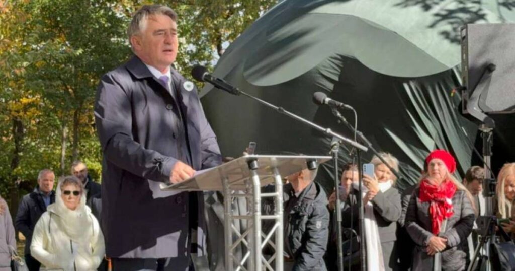 Komšić na otkrivanju “Cvijeta Srebrenice” u Beču: Nikada više ne vjerovati u tuđe garancije