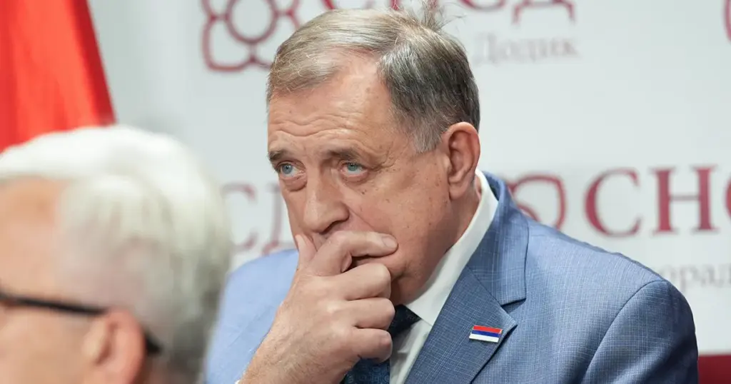 Odluka može li Milorad Dodik biti predsjednik SNSD-a luta između institucija