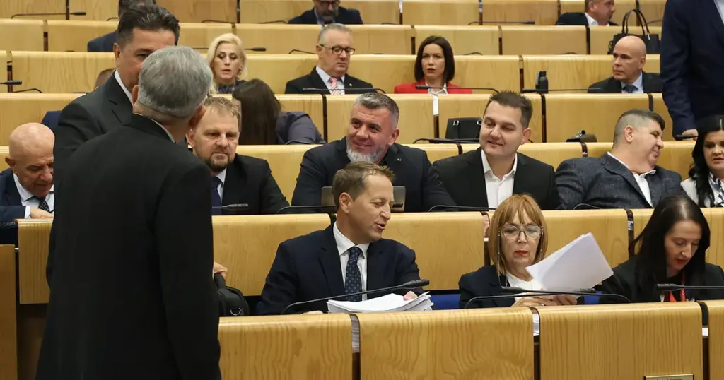 Nikšić povukao iz procedure izvještaje o radu Vlade FBiH, DF odbija glasati za dnevni red