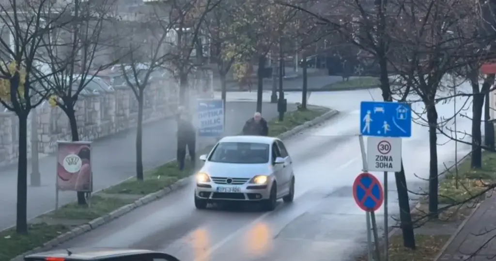 Objavljen video pucnjave u Kalesiji: Policija puca na vozilo u kojem se nalaze pljačkaši