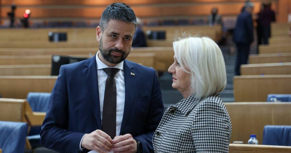 Rasprava o budžetu: Radnici oštećeni za 2.000, sada im vraćate 1.000 KM
