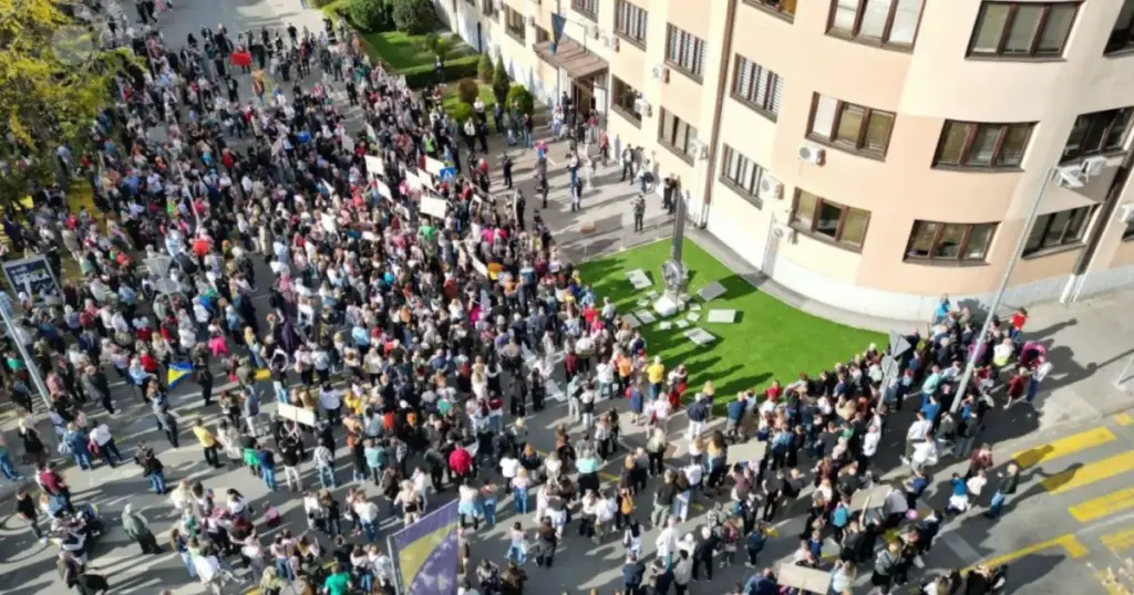 Građani Tuzle izašli na ulice: “Vjerovati policiji, nažalost, odavno više nije moguće”